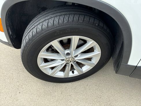 Used 2018 Volkswagen Tiguan Limited w/ Premium Package FWD image 9