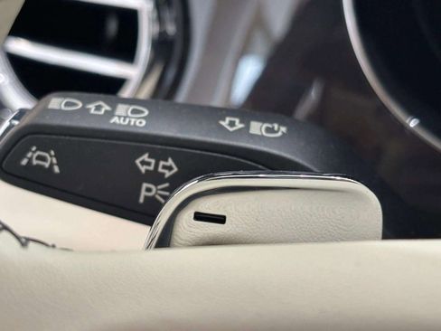 Used 2024 Bentley Bentayga Extended Wheelbase image 29