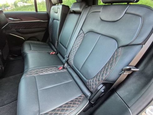 Used 2025 Jeep Grand Cherokee Summit AWD/4WD image 28