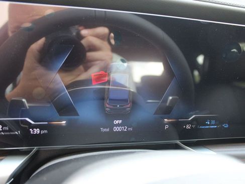 New 2026 BMW 750e xDrive image 21