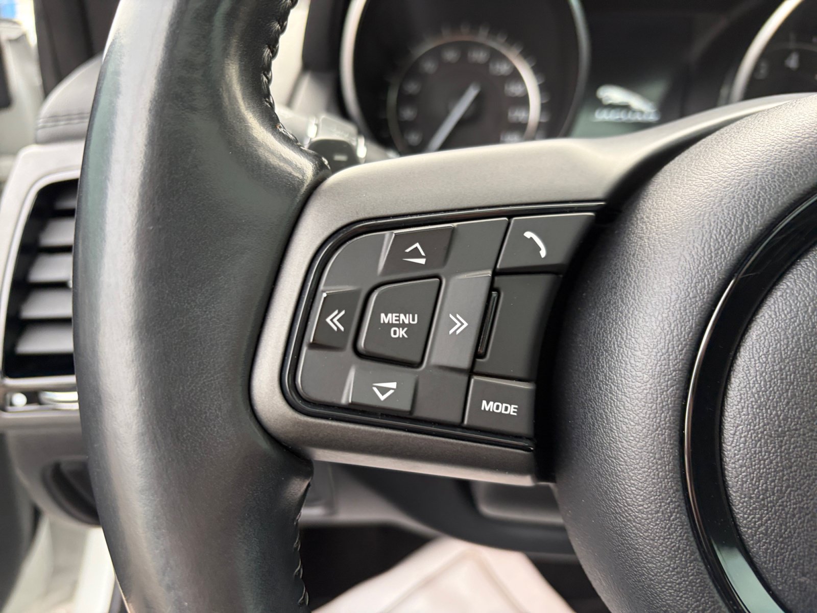Used 2017 Jaguar F-TYPE Coupe RWD image 30