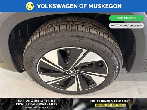 New 2026 Volkswagen Taos SE image 9