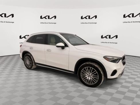 Used 2024 Mercedes-Benz GLC 300 4MATIC image 2