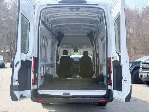 Used 2022 Ford E-Transit 148 High Roof Extended RWD image 6