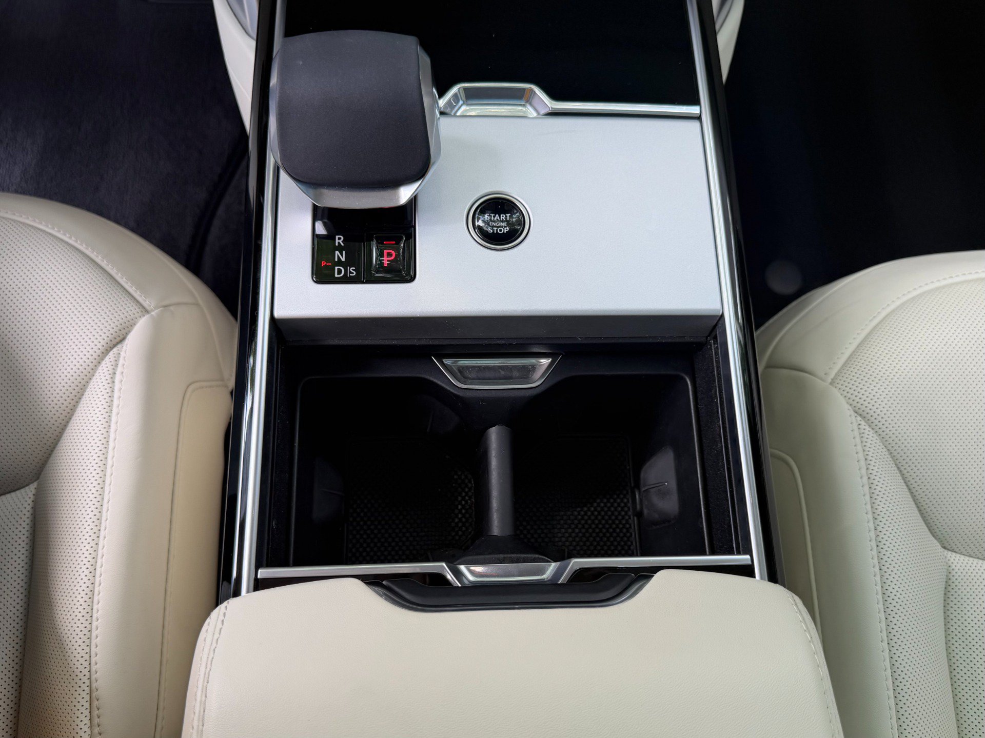 Used 2025 Land Rover Range Rover SE AWD/4WD image 41