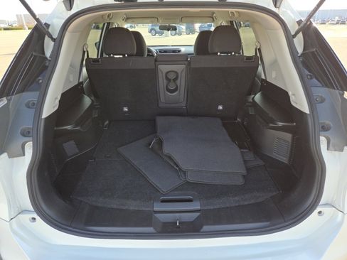 Used 2016 Nissan Rogue SV image 19