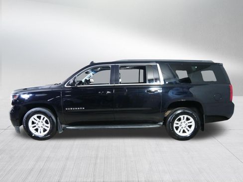 Used 2016 Chevrolet Suburban LT w/ Luxury Package AWD/4WD image 4