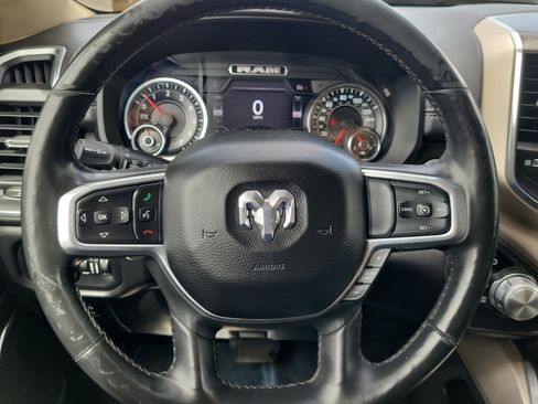 Used 2019 RAM 1500 Laramie AWD/4WD image 17