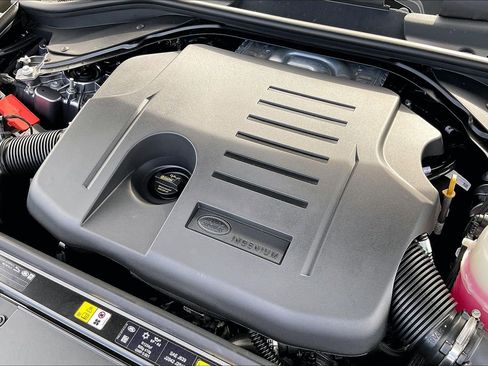 New 2026 Land Rover Range Rover SE image 16
