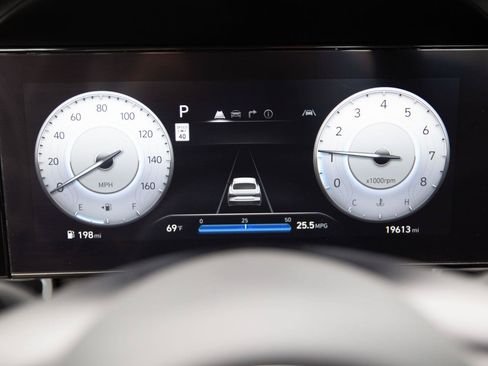 Used 2024 Hyundai Elantra SEL FWD image 12