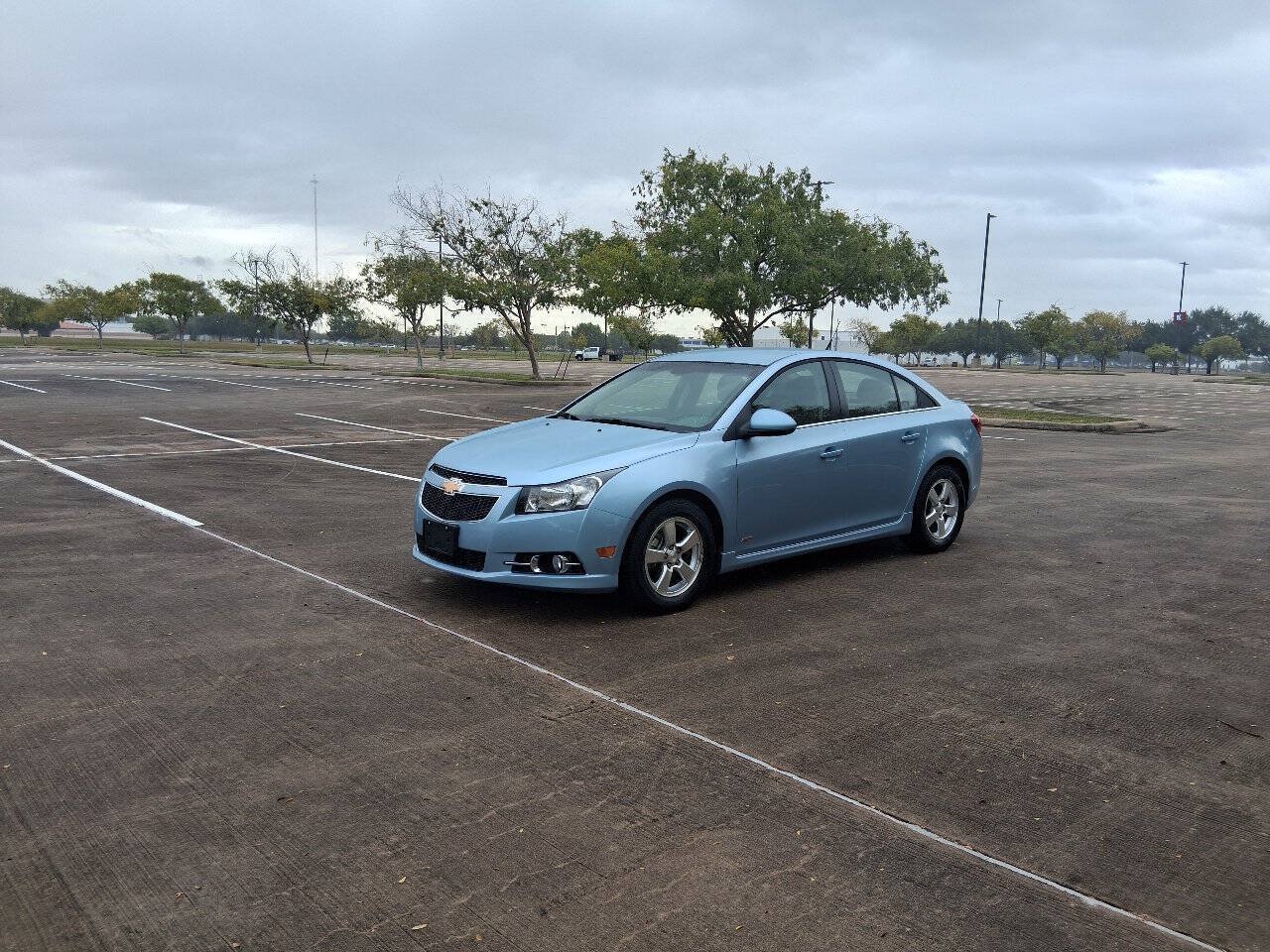 Used 2011 Chevrolet Cruze LT w/ RS Package FWD image 2