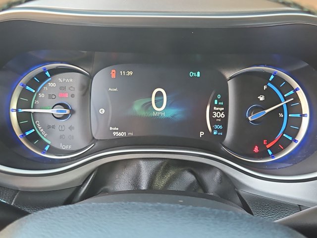 Used 2018 Chrysler Pacifica Limited w/ Advanced Safetytec Group FWD image 15