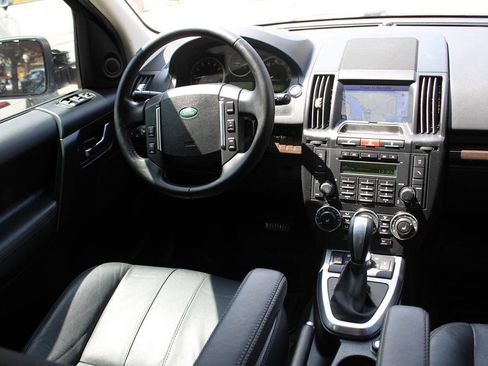 Used 2011 Land Rover LR2 HSE AWD/4WD image 14