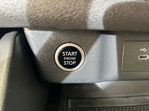 Used 2023 Nissan Rogue SV image 36