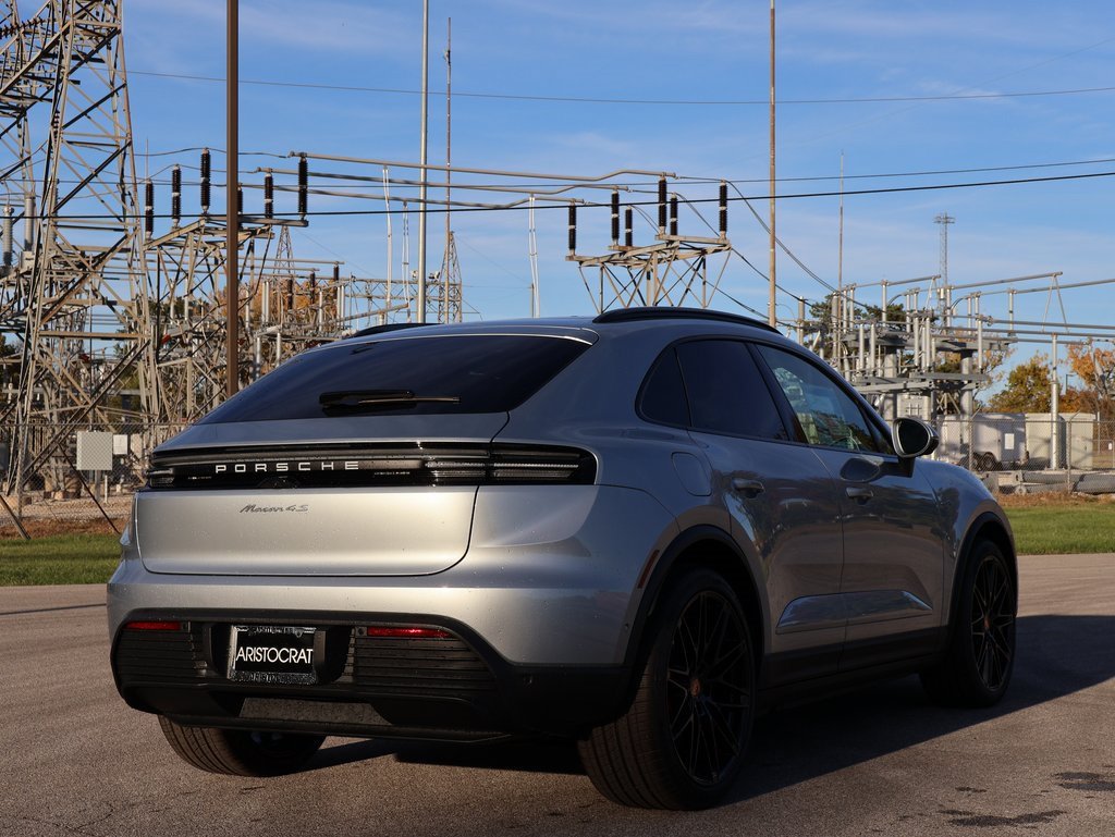 Certified 2025 Porsche Macan 4S Electric AWD/4WD image 8