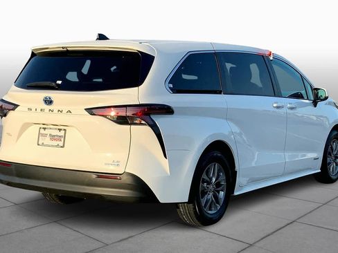 Used 2021 Toyota Sienna LE FWD image 13