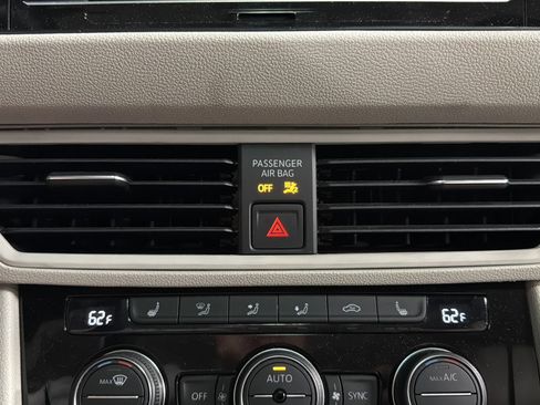 Certified 2023 Volkswagen Jetta SE w/ Panoramic Sunroof Package image 29