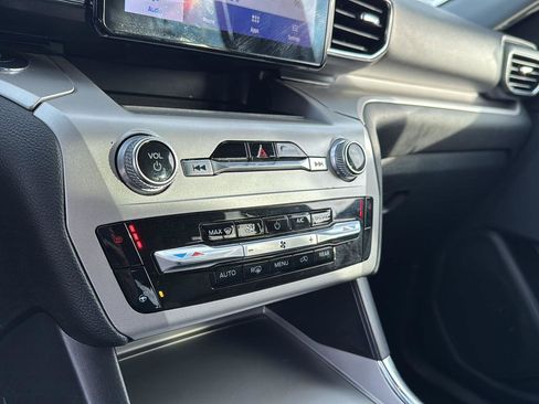 Used 2022 Ford Explorer XLT w/ Equipment Group 202A image 22