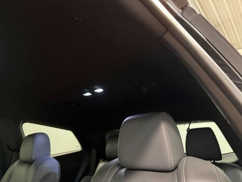 Used 2023 Buick Enclave Essence AWD/4WD image 9
