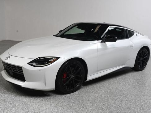 Used 2024 Nissan Z Performance w/ Floor Mat Package RWD image 2