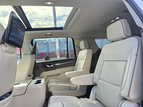 Used 2022 GMC Yukon XL Denali w/ Denali Ultimate Package AWD/4WD image 14