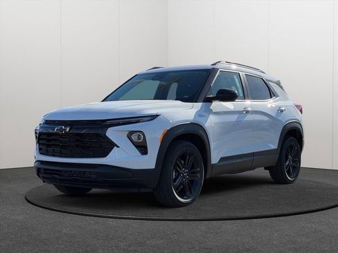 New 2026 Chevrolet TrailBlazer LT w/ Convenience Package FWD image 3