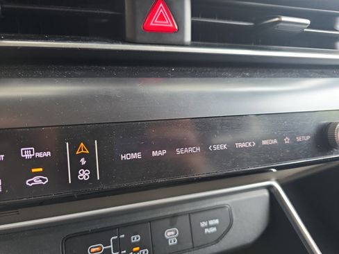 Used 2025 Kia Carnival image 14