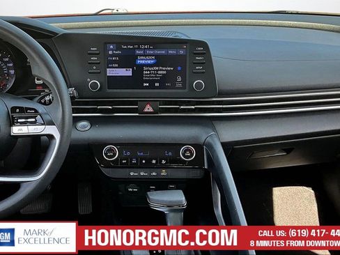 Used 2022 Hyundai Elantra SEL FWD image 9