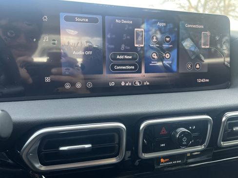 New 2026 Nissan Sentra SV w/ SV Convenience Package FWD image 4