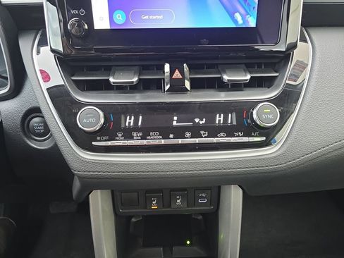 Used 2025 Toyota Corolla Cross XLE AWD/4WD image 26