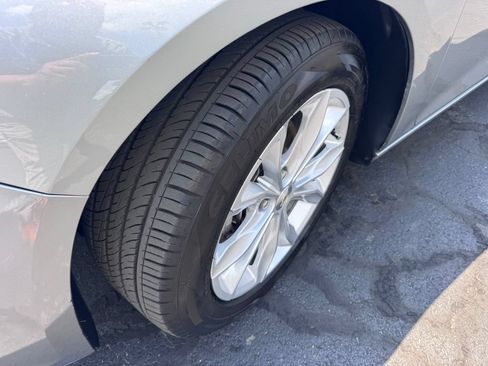 Used 2025 Chevrolet Malibu LT FWD image 14