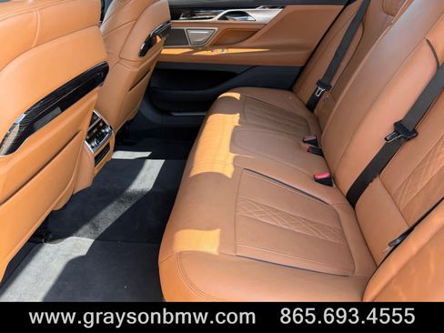 Used 2022 BMW 750i xDrive w/ M Sport Package AWD/4WD image 16