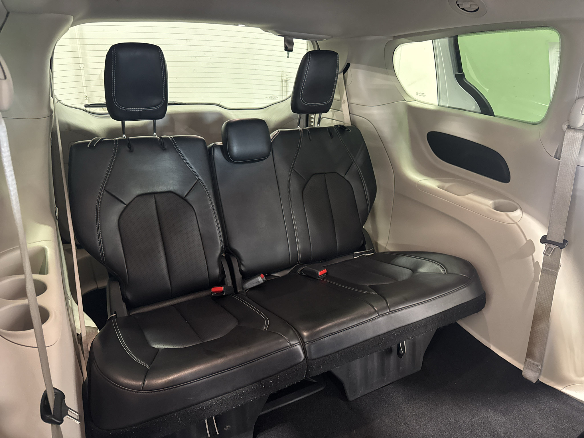 Used 2024 Chrysler Pacifica Limited FWD image 31