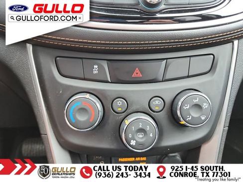 Used 2017 Chevrolet Trax LT w/ LT Convenience Package FWD image 26