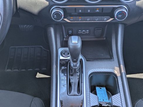 Used 2024 Nissan Sentra SV FWD image 18