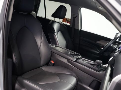 Used 2024 Toyota Grand Highlander XLE image 27