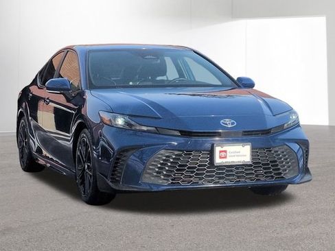 Certified 2025 Toyota Camry SE image 3