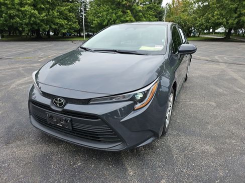 Used 2024 Toyota Corolla LE FWD image 2