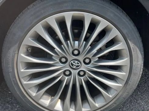 Used 2016 Toyota Avalon Limited w/ Toyota Safety Sense Package FWD image 16