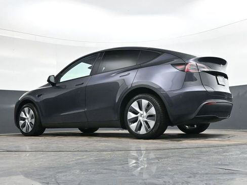 Used 2024 Tesla Model Y Long Range image 30