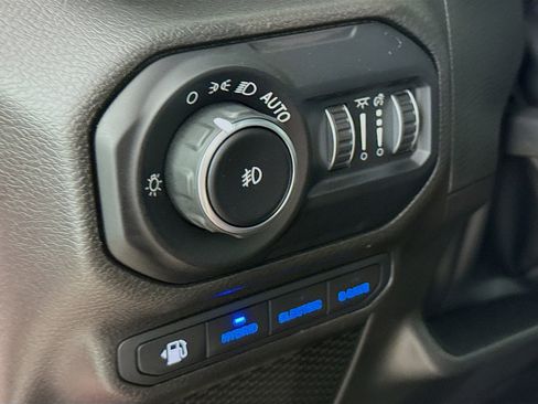 Used 2022 Jeep Wrangler Unlimited Sahara w/ Cold Weather Group image 9