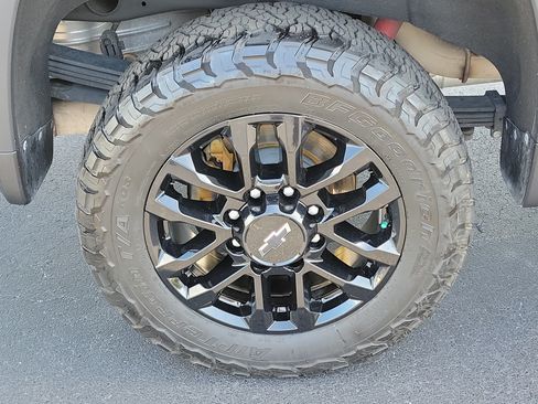 Used 2025 Chevrolet Silverado 2500 High Country w/ Midnight Edition AWD/4WD image 7