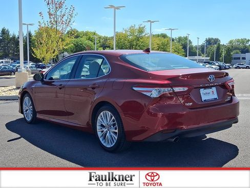 Certified 2019 Toyota Camry XLE FWD image 4