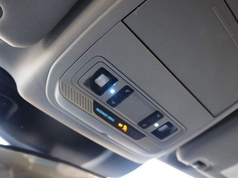 Used 2023 Ford Explorer XLT image 29