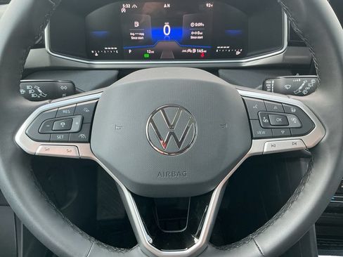 Used 2025 Volkswagen Taos SE AWD/4WD image 19