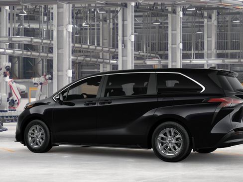 New 2026 Toyota Sienna LE image 5