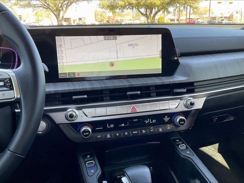 Used 2024 Kia Telluride EX w/ EX Captain's Chair Package image 15