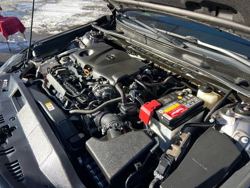 Used 2021 Toyota Camry LE image 32