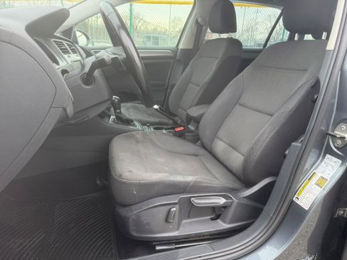 Used 2017 Volkswagen Golf S image 9