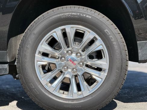 Used 2025 GMC Yukon XL Denali image 3